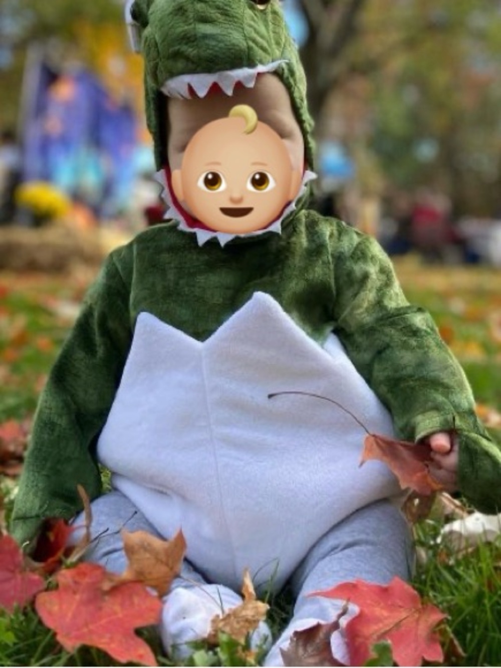 Pottery Barn- 🦖 Baby dinosaur costume